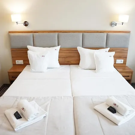 Resort Koral Live